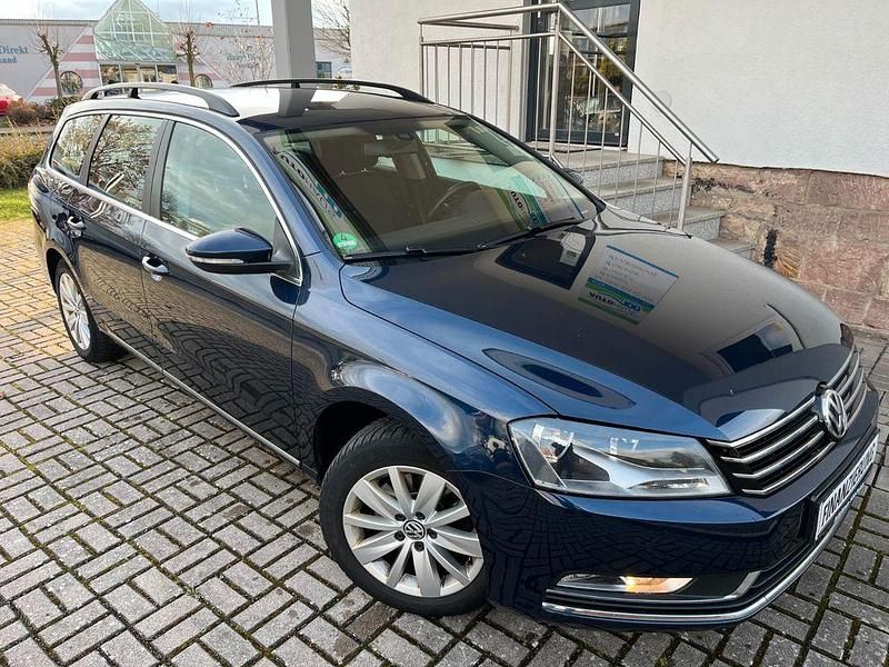 Blau Gebraucht 2013 VW Passat Comfortline Kombi | 6.500 € (Guter Preis) - Bild 1/4