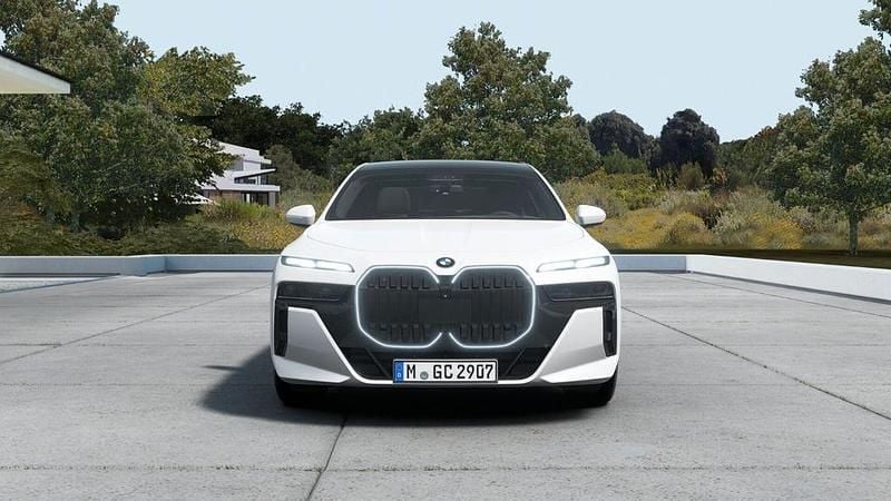Gebraucht BMW 740 Performance 299 PS (219 kW) 2026 Mineralweiß metallic Limousine