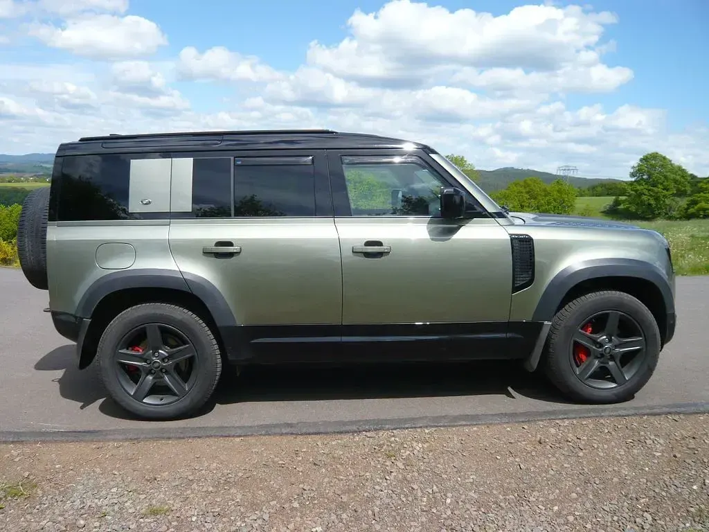 Gebraucht Land Rover Defender SE Dynamic 300 PS (220 kW) 2022 Grün SUV