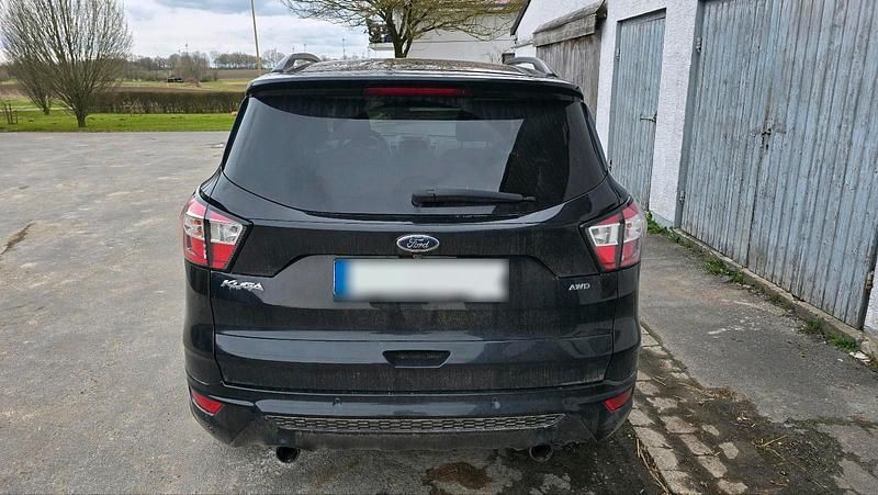Gebraucht Ford Kuga 180 PS (132 kW) 2019 Schwarz SUV