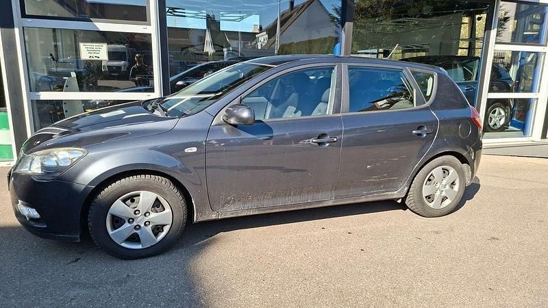 Gebraucht Kia Ceed 90 PS (66 kW) 2010 Grau Kleinwagen