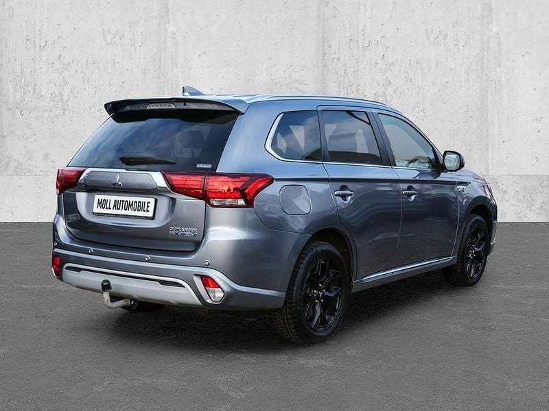 Gebraucht Mitsubishi Outlander P-HEV Edition 224 PS (164 kW) 2018 Platinumgrau (m) SUV