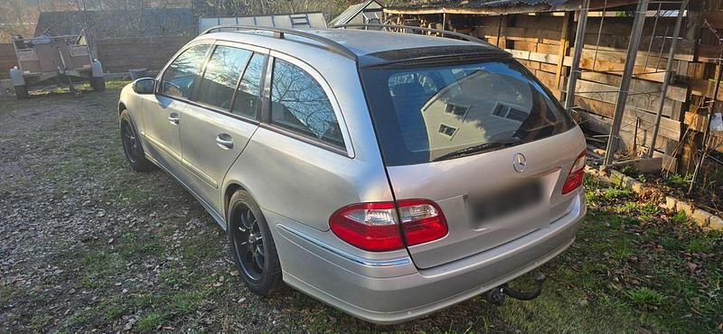 Gebraucht Mercedes E320 Avantgarde 224 PS (164 kW) 2004 Violet Kombi