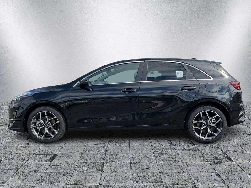 Neu Kia Ceed 140 PS (102 kW) 2025 Zilina schwarz metallic Kleinwagen