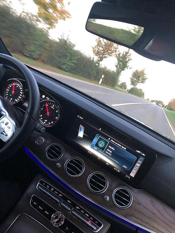 Gebraucht Mercedes E220 AMG line 194 PS (142 kW) 2018 Grau Limousine