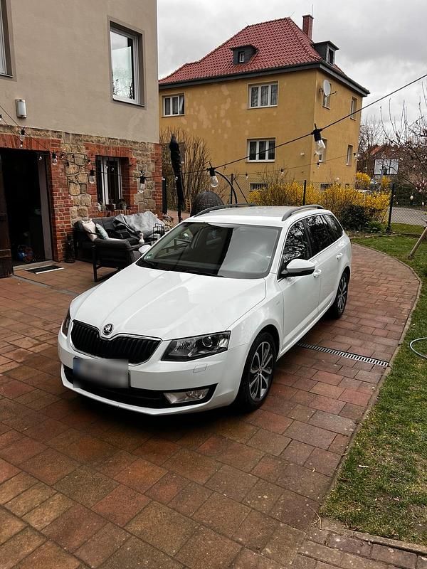 Gebraucht Skoda Octavia 150 PS (110 kW) 2016 Weiß Kleinwagen