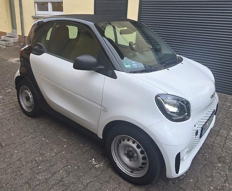 Weiß Gebraucht 2021 Smart ForTwo Electric Drive Coupé | 7.600 € (Guter Preis) - Bild 1/4