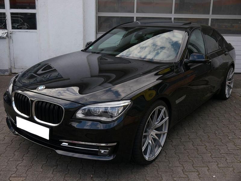 Schwarz Gebraucht 2013 BMW 740 Performance Limousine | 20.500 € (Etwas zu teuer) - Bild 1/4