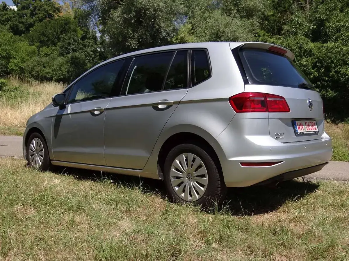 Gebraucht VW Golf VII Trendline 110 PS (80 kW) 2015 Reflexsilber Kombi