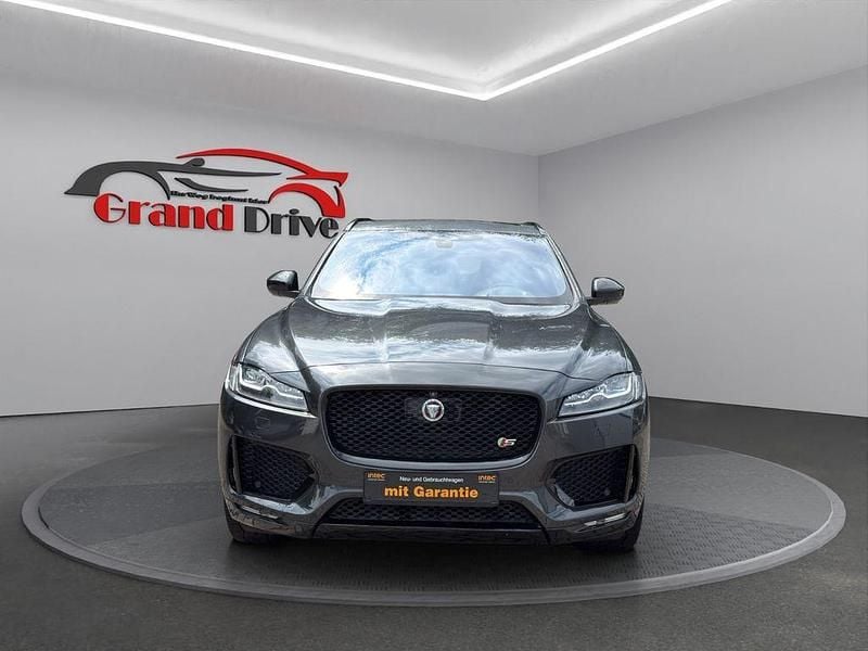 Grau Gebraucht 2017 Jaguar F-Pace S SUV | 28.490 € (Guter Preis) - Bild 1/4