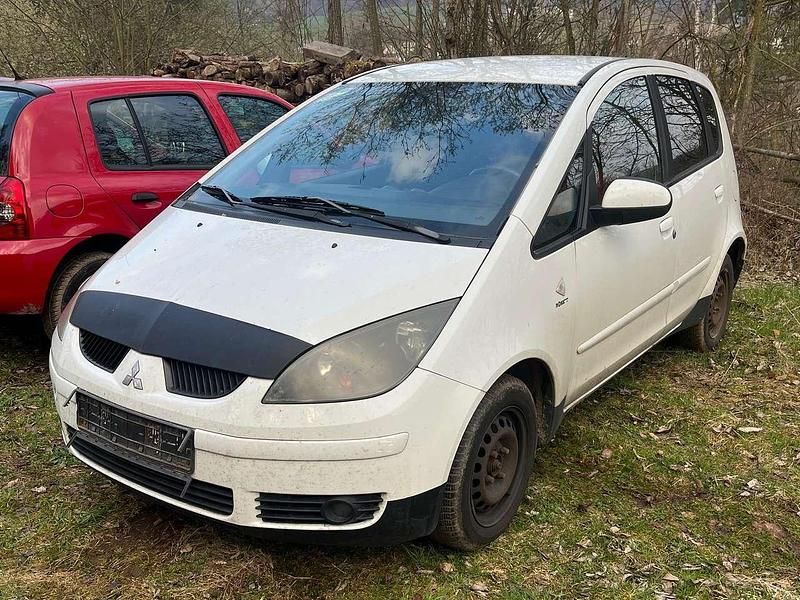 Gebraucht Mitsubishi Colt Invite 95 PS (69 kW) 2008 Weiß Limousine