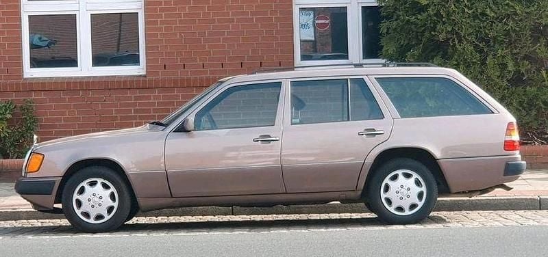 Second-hand Mercedes E230 132 CP (97 kW) 1991 Break