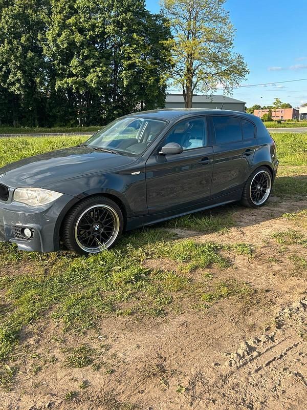 Blau Gebraucht 2005 BMW 118 Kleinwagen | 2.200 € (Superpreis) - Bild 1/4