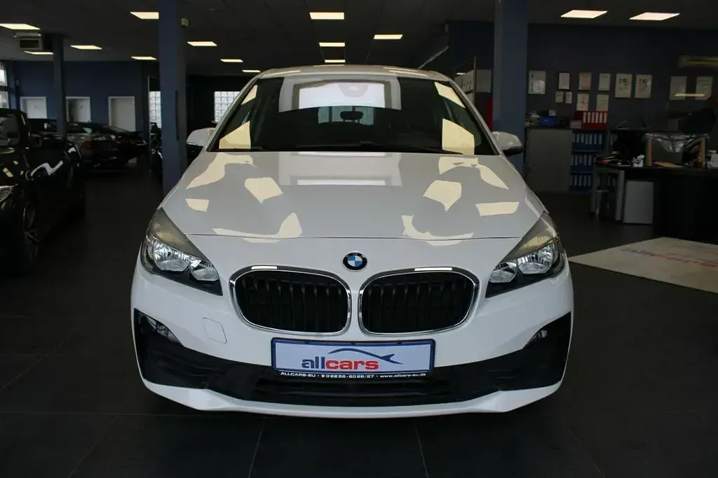 Gebraucht BMW 218 Gran Tourer Advantage 150 PS (110 kW) 2020 Weiß Van / Kleinbus