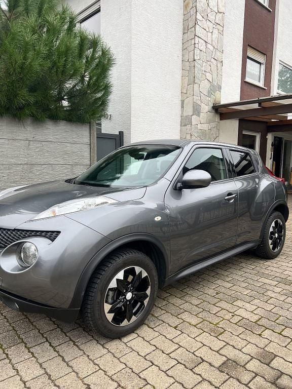Grau Gebraucht 2013 Nissan Juke Tekna SUV | 8.700 € (Guter Preis) - Bild 1/4