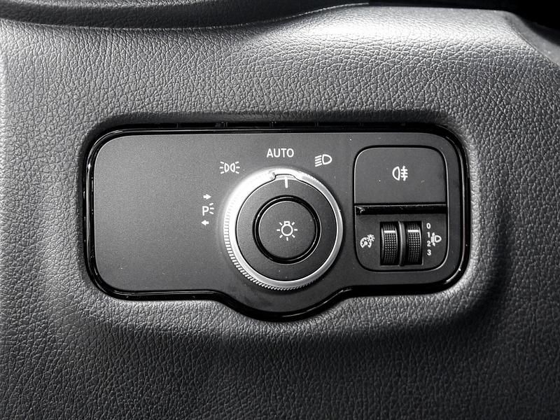 Gebraucht Mercedes Vito 100 PS (73 kW) 2025 Arktikweiß Van