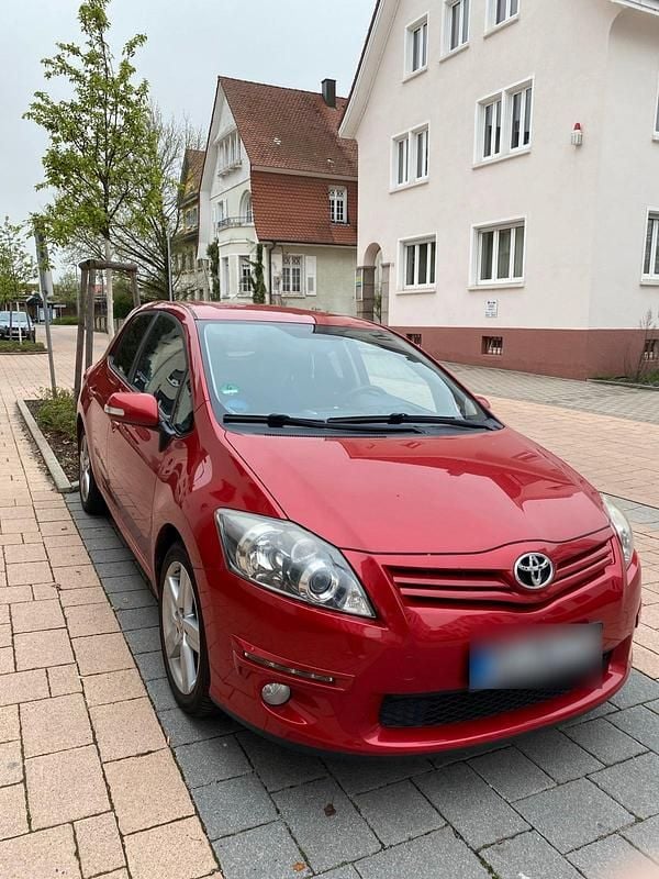 Gebraucht Toyota Auris 132 PS (97 kW) 2010 Rot Kleinwagen