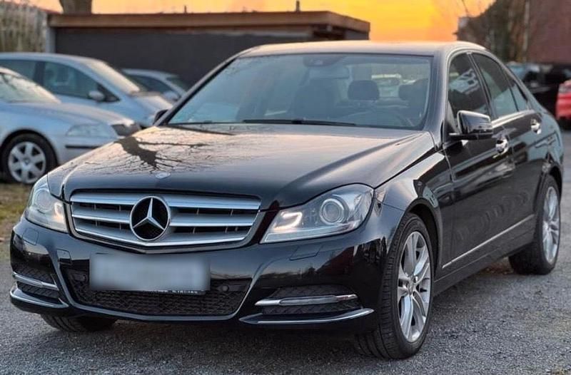 Gebraucht Mercedes C200 Avantgarde Edition 140 PS (102 kW) 2013 Schwarz Limousine