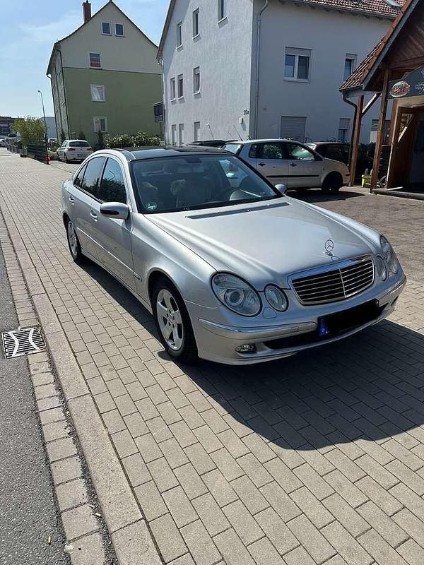 Grau Gebraucht 2005 Mercedes E280 Limousine | 5.000 € (Guter Preis) - Bild 1/4