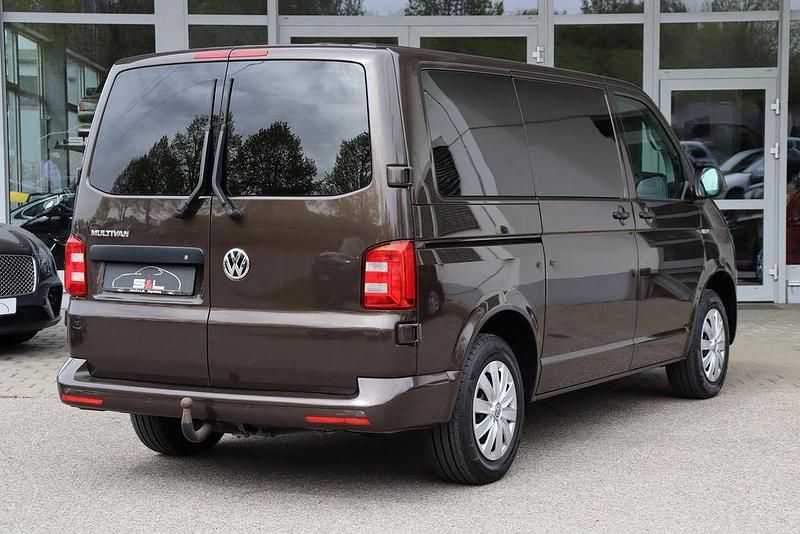 Gebraucht VW Multivan 150 PS (110 kW) 2017 Braun Van