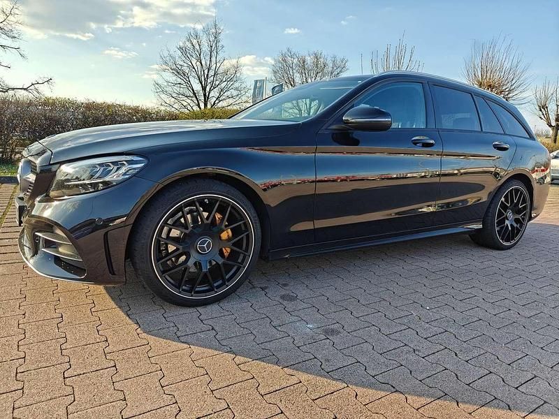 Schwarz Gebraucht 2018 Mercedes C200 AMG line Kombi | 26.800 € (Teuer) - Bild 1/4