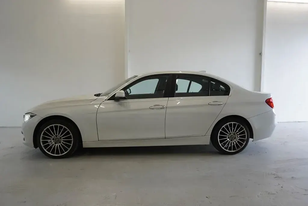 Gebraucht BMW 320 184 PS (135 kW) 2018 Weiß Limousine