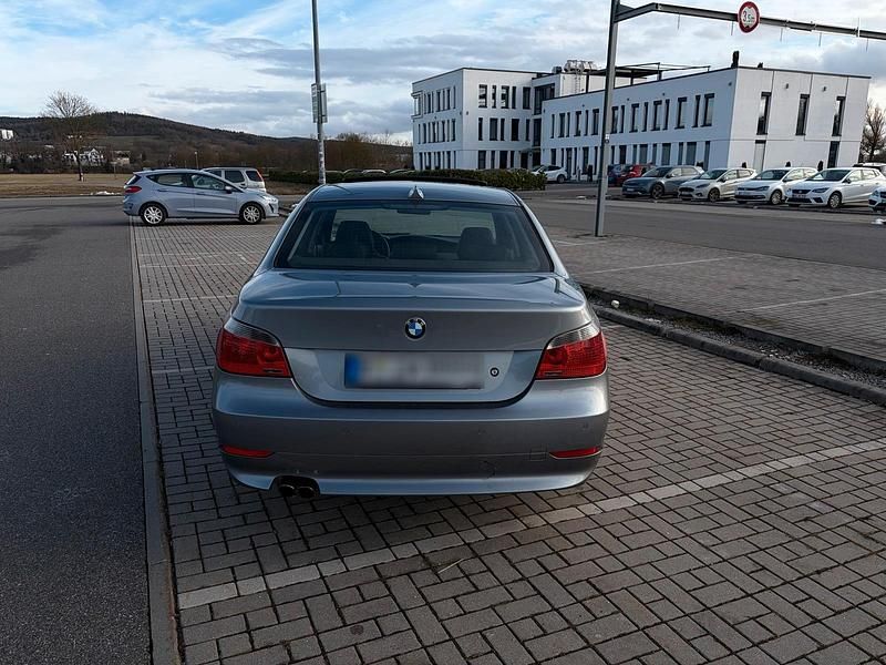 Second-hand BMW 525 218 CP (160 kW) 2006 Argintiu Berlinǎ