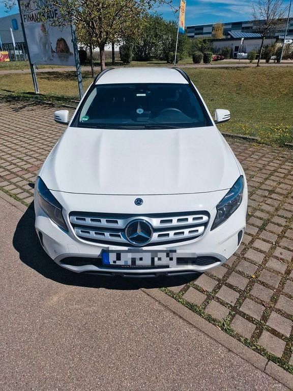 Gebraucht Mercedes GLA200 136 PS (100 kW) 2019 Weiß SUV