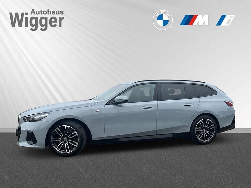 Gebraucht BMW 520 M Sport 197 PS (144 kW) 2025 Brooklyn grau metallic Kombi