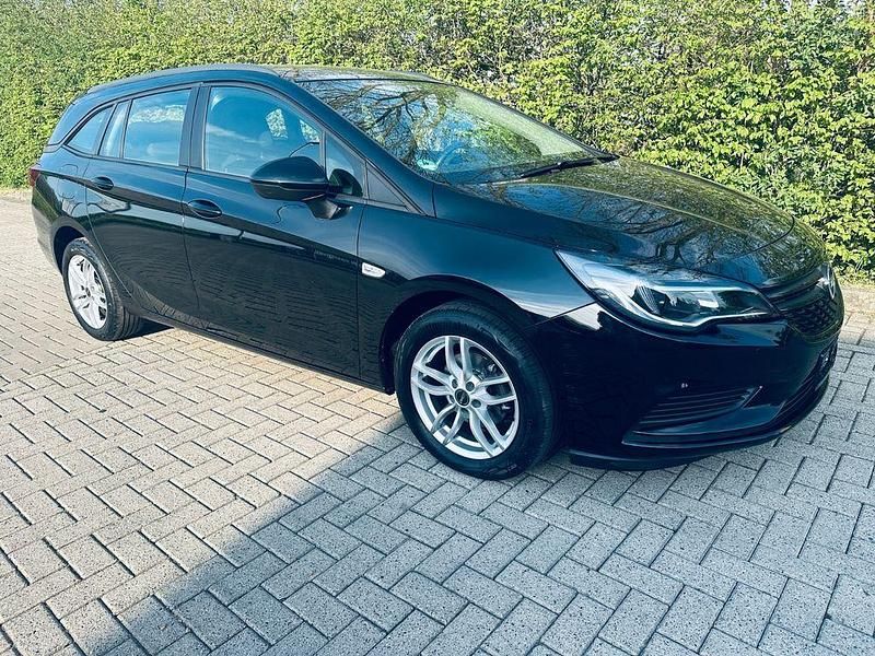 Gebraucht Opel Astra 95 PS (69 kW) 2017 Schwarz Limousine