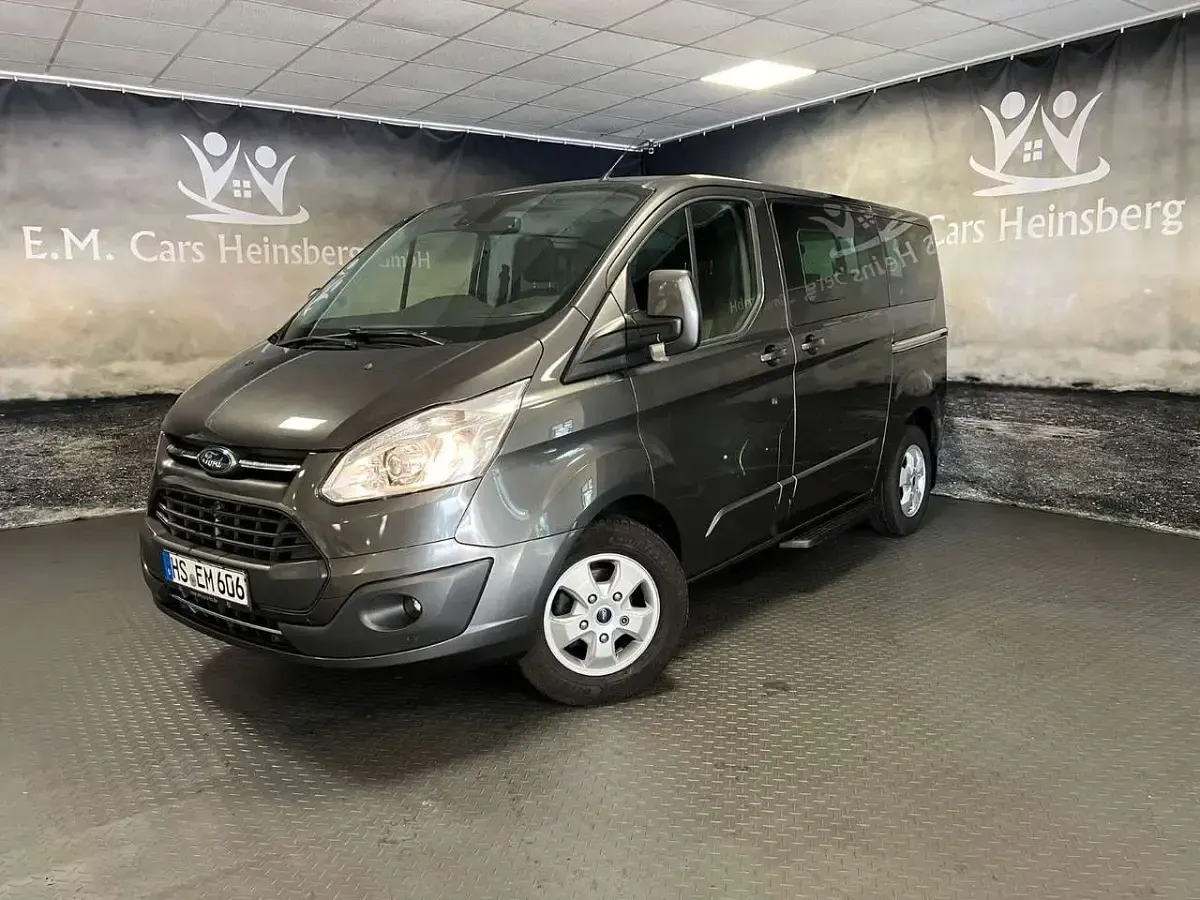 Używany Ford Tourneo Titanium 131 KM (96 kW) 2016 Szary Minivan