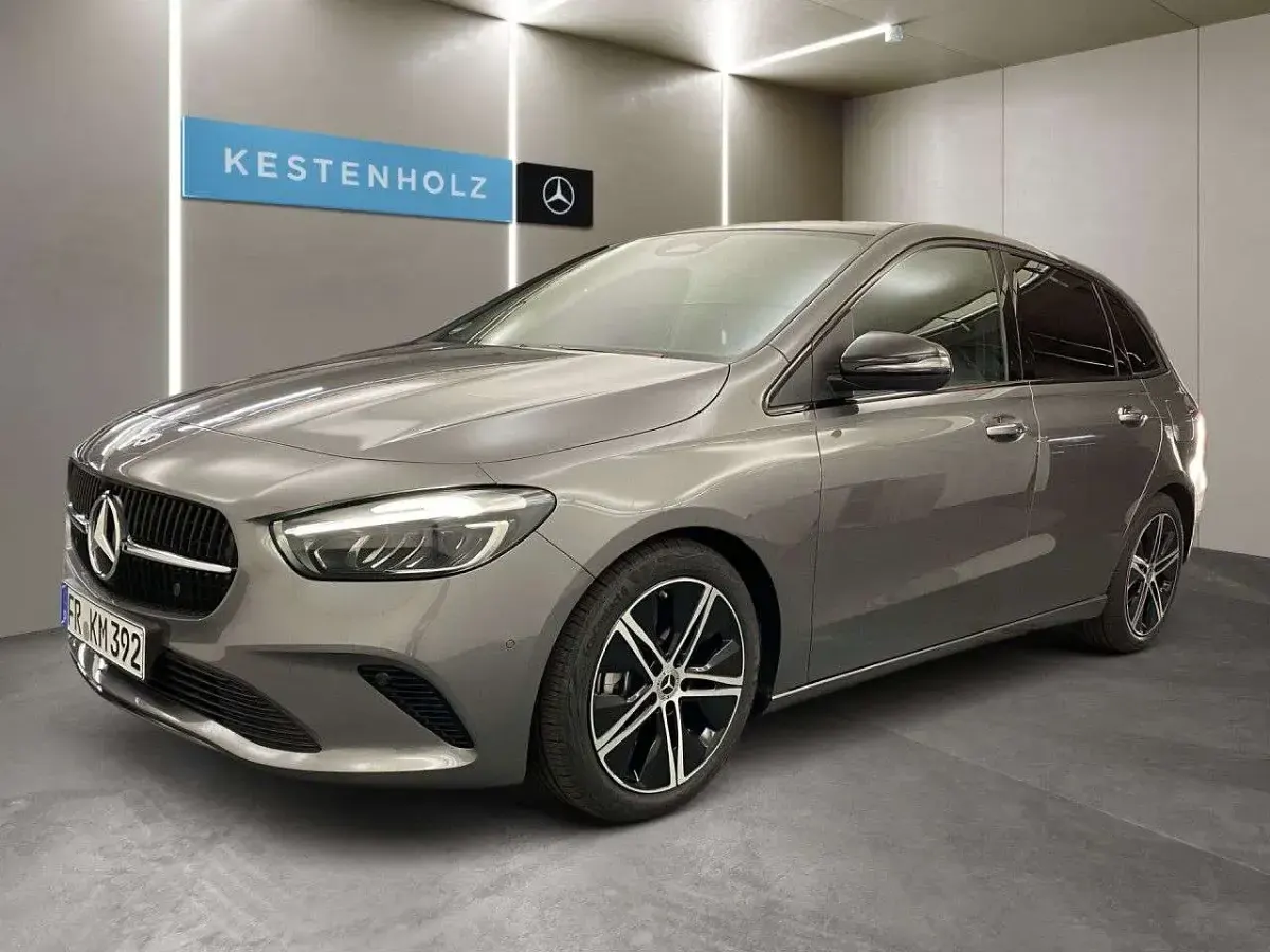Gebraucht Mercedes B200 Night 163 PS (119 kW) 2026 Grau Kleinwagen