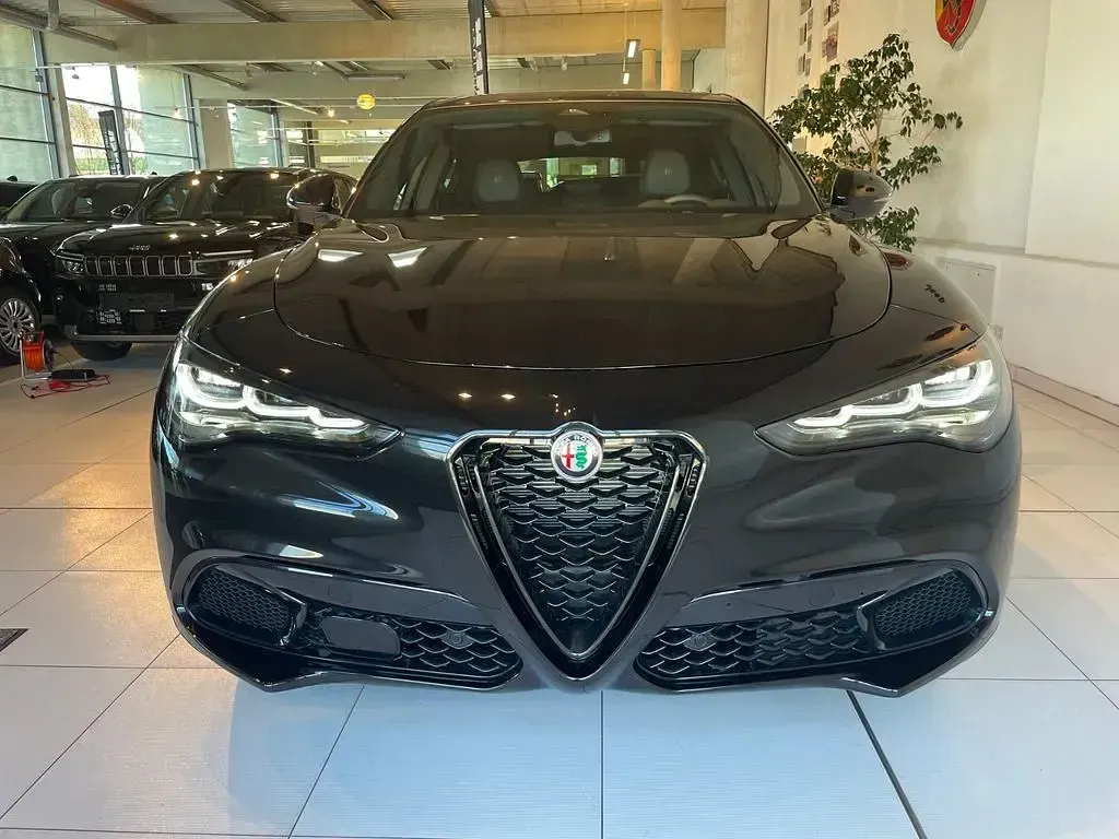 Gebraucht Alfa Romeo Stelvio 209 PS (153 kW) 2026 Schwarz SUV