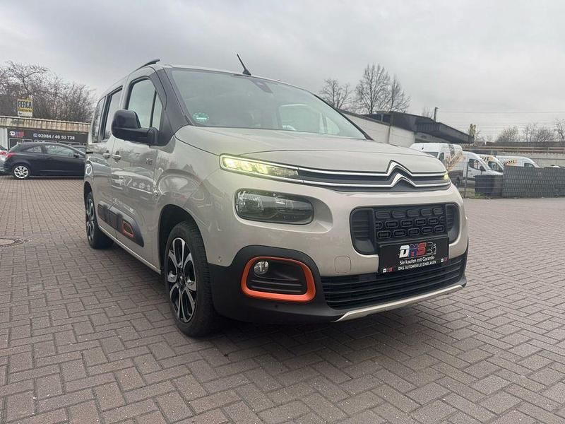 Grau Gebraucht 2018 Citroën Berlingo XTR Van / Kleinbus | 17.777 € (Teuer) - Bild 1/4