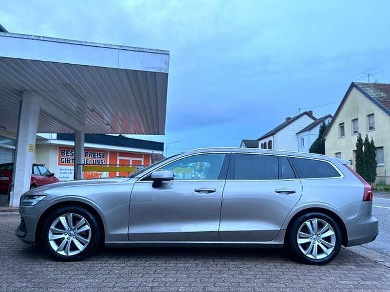 Gebraucht Volvo V60 190 PS (139 kW) 2018 Grau Kombi