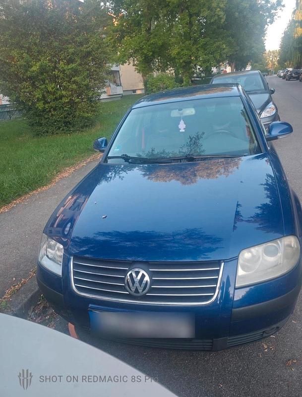 Blau Gebraucht 2003 VW Passat Limousine | 950 € (Superpreis) - Bild 1/4