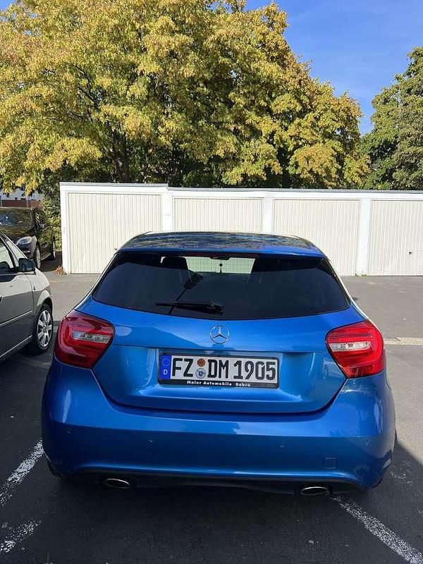 Gebraucht Mercedes A180 Urban 122 PS (89 kW) 2012 Limousine
