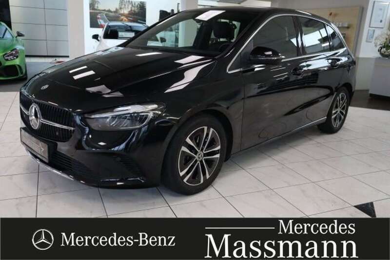 Lack kosmosschwarz Gebraucht 2023 Mercedes B200 Progressive Van / Kleinbus | 31.750 € (Fairer Preis) - Bild 1/4
