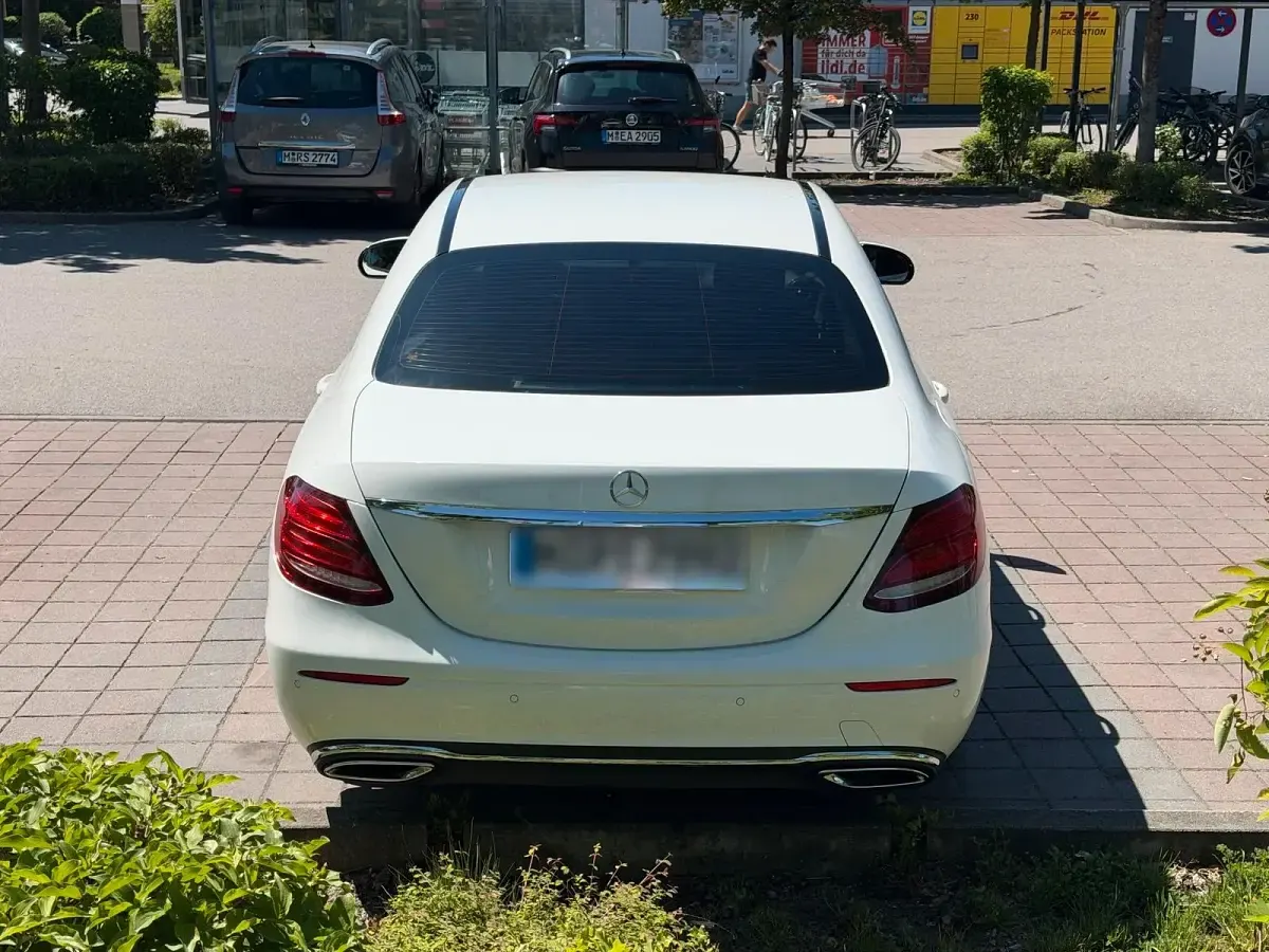 Gebraucht Mercedes E220 194 PS (142 kW) 2016 Weiß Limousine