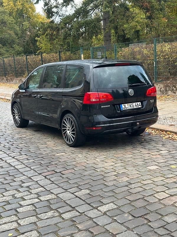 Gebraucht VW Sharan 140 PS (102 kW) 2012 Schwarz Van / Kleinbus