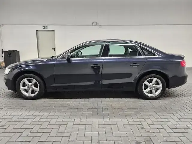 Używany Audi A4 Ambiente 120 KM (88 kW) 2014 Niebieski Sedan/Limuzyna