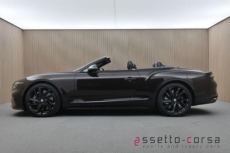 Neu Bentley Continental 782 PS (575 kW) 2026 Braun Cabrio