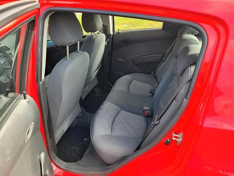 Second-hand Chevrolet Spark 68 CP (50 kW) 2012 Roșu Hatchback