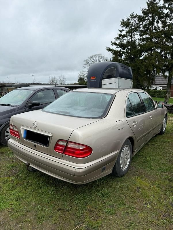 Gebraucht Mercedes E200 136 PS (100 kW) 2000 Beige Limousine
