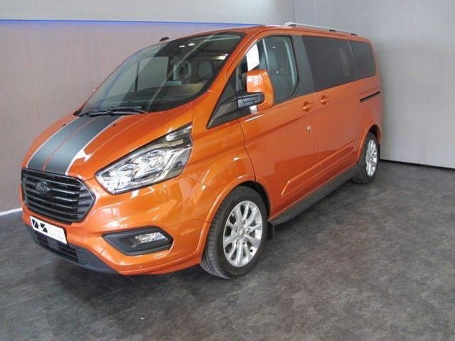 Gebraucht Ford Tourneo Titanium 170 PS (125 kW) 2023 Orange Van / Kleinbus