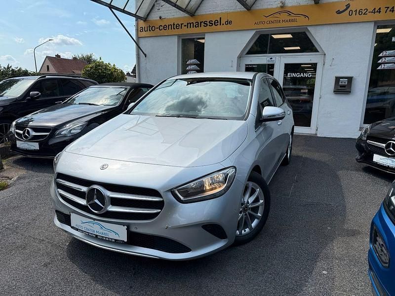 Silber Gebraucht 2020 Mercedes B180 Van / Kleinbus | 23.590 € (Etwas zu teuer) - Bild 1/4