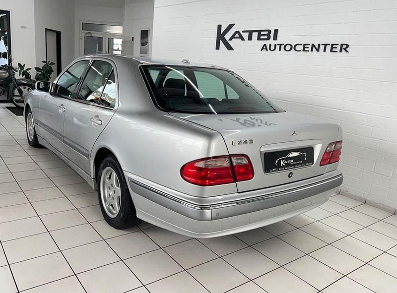 Gebraucht Mercedes E240 Elegance 170 PS (125 kW) 2001 Grau Limousine