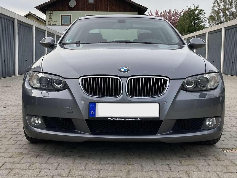 Silber Gebraucht 2006 BMW 325 Coupé | 7.700 € (Fairer Preis) - Bild 1/4