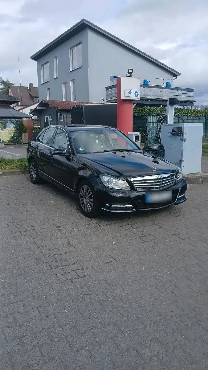 Gebraucht Mercedes C200 184 PS (135 kW) 2012 Schwarz Limousine