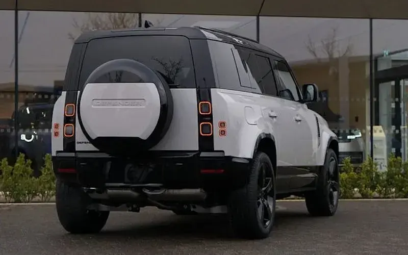 Gebraucht Land Rover Defender HSE Dynamic 350 PS (257 kW) 2026 Grau SUV